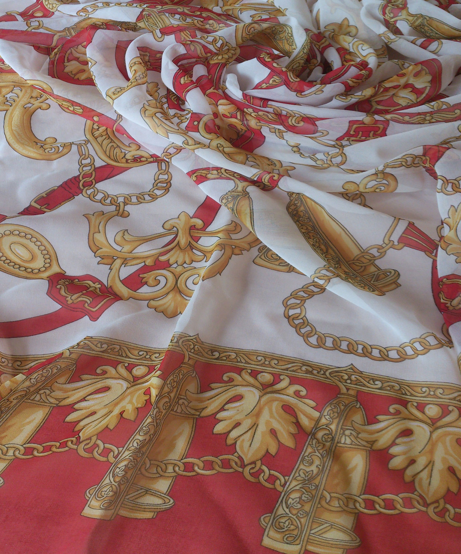 платок шифон Versace бело красный охотничья тематика шёлк